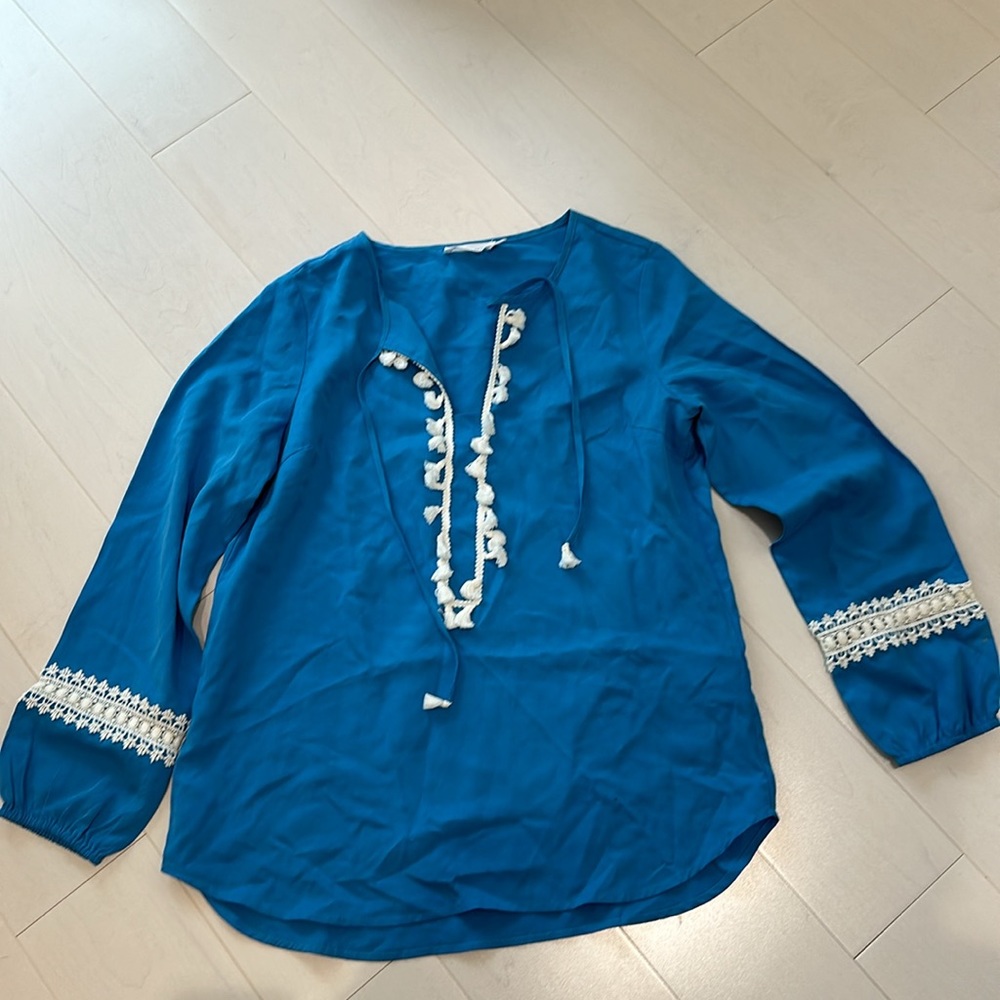 Line + Dot Blue Peasant Blouse with White Embroidered Design Size Small - Picture 1 of 5